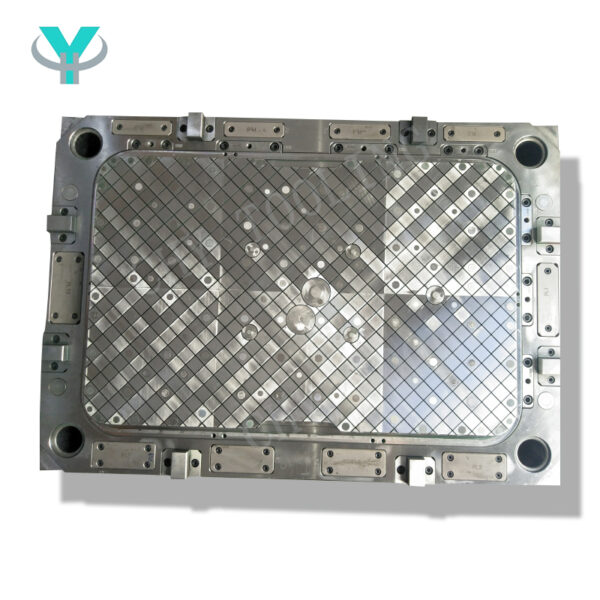 Injection mold for industrial plastic cover