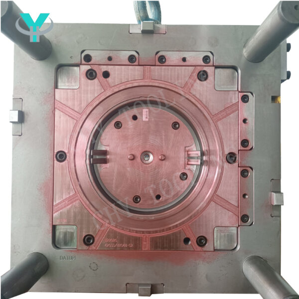 Plastic injection mold for industrial parts